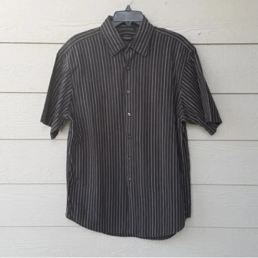 MEN'S Bundle of Two Short Sleeve Van Heusen Studio Shirts - Picture 5 of 7
